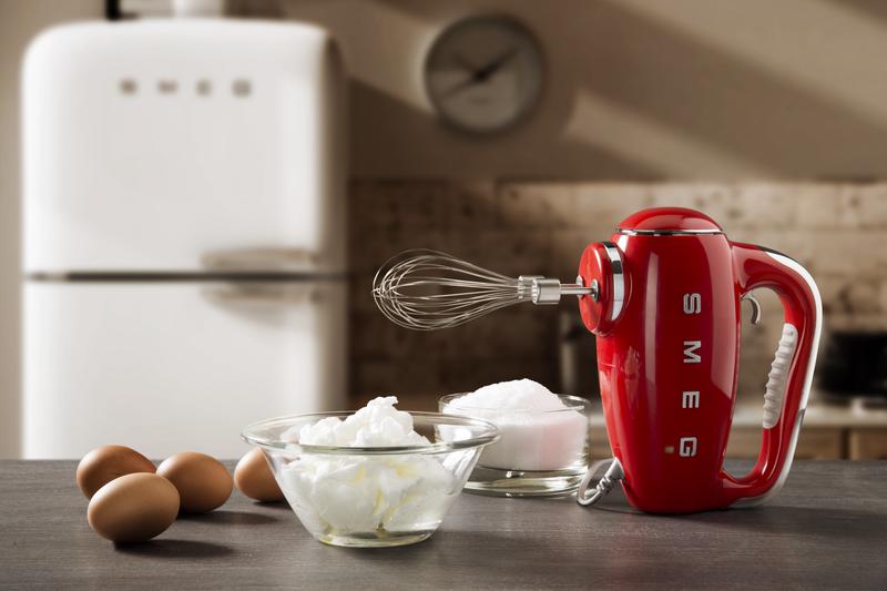 Smeg HMF01RDUK 50s Style Hand Mixer Red